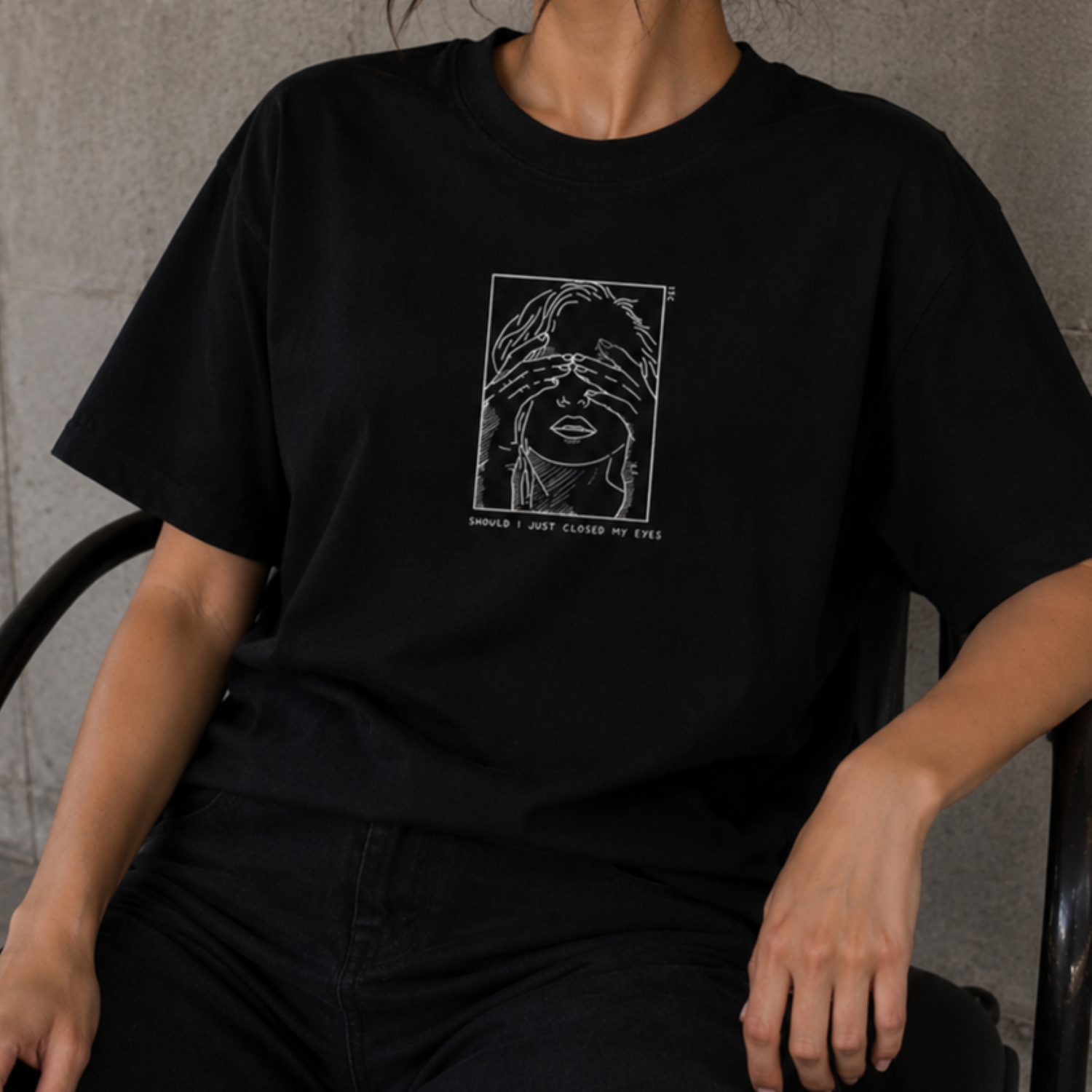 Playera Negra "Should I Just Closed My Eyes"